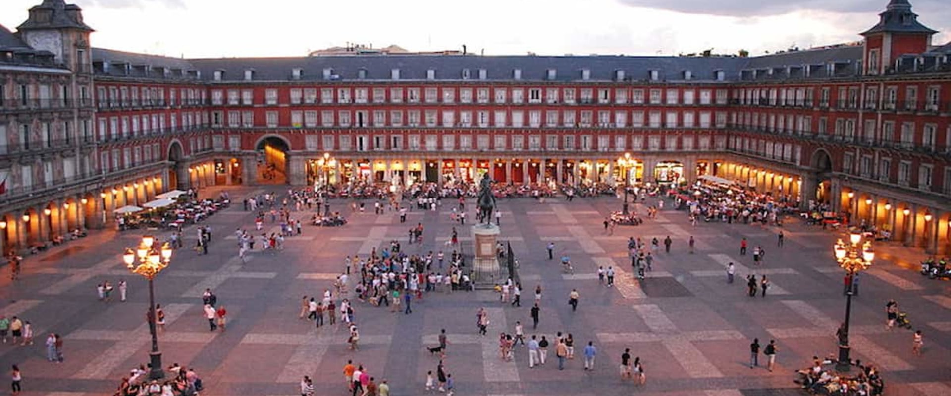 Explorando el principal destino turístico de España: Madrid vs Barcelona